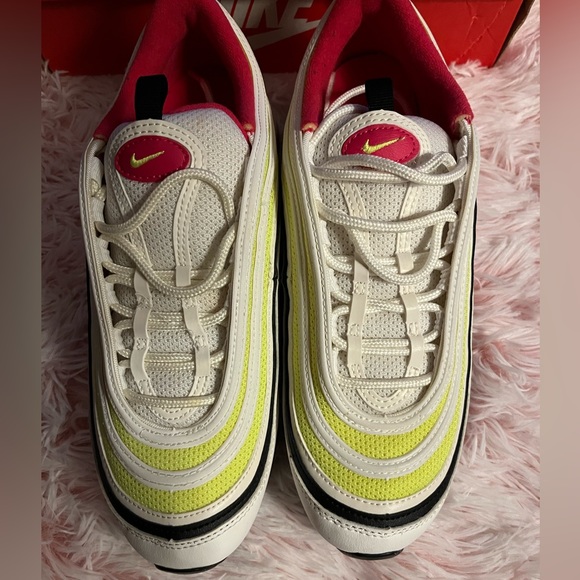 Nike Shoes - Brand new Nike Air Max